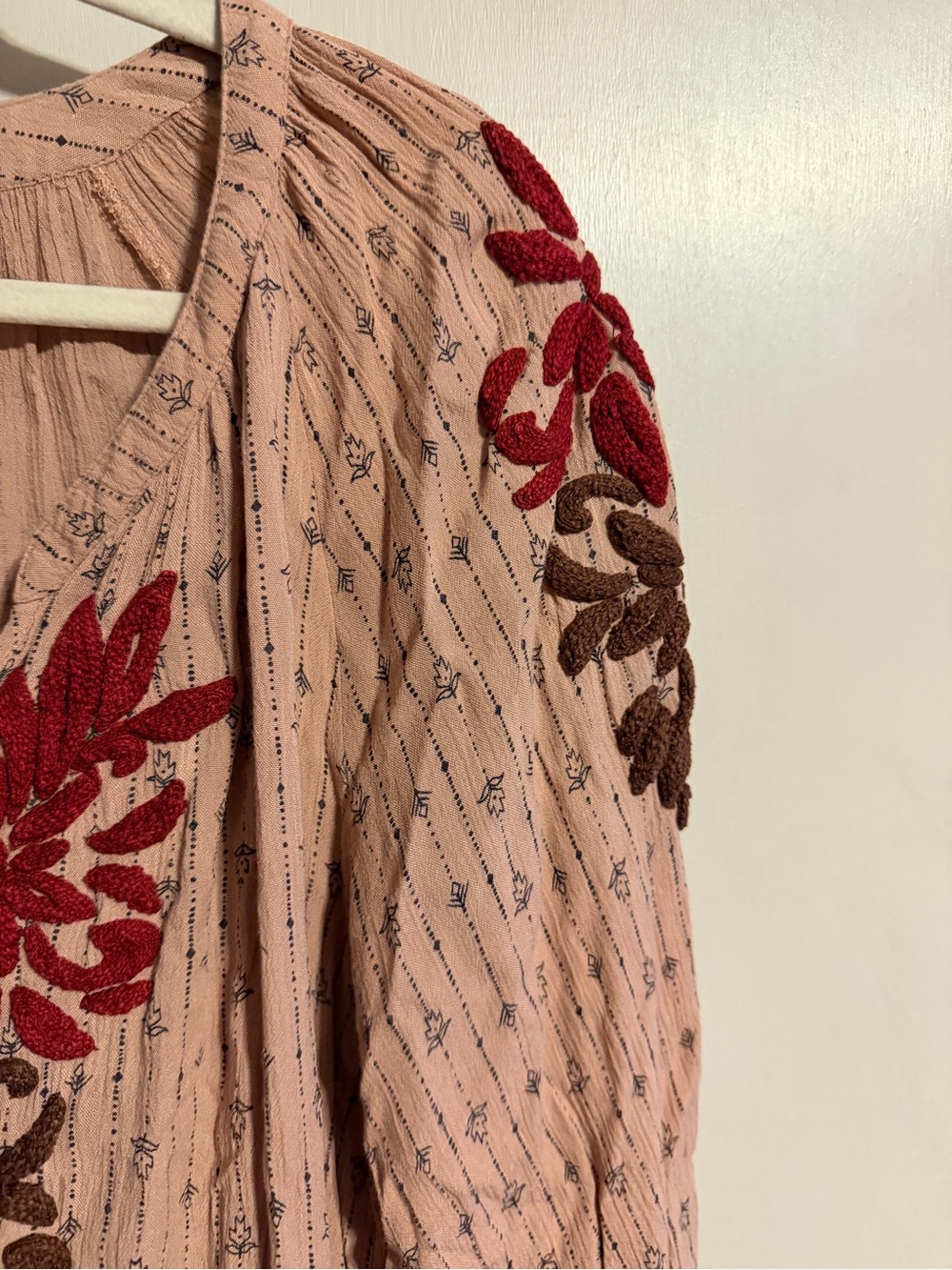 Kut From The Kloth Women’s Large Boho Embroidered Peasant Blouse Peach 3/4 - Picture 6 of 11
